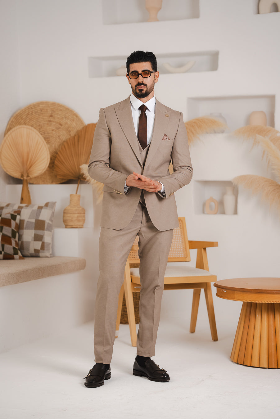 Costum Barbatesc, 3 piese, Sacou, Vesta si Pantalon, Textura Punctata, Cappuccino Inchis PG0021