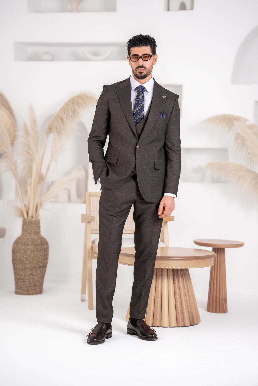 Costum Barbatesc, 3 piese, Sacou, Vesta si Pantalon, Textura Punctata, Maro Cafea PG0022