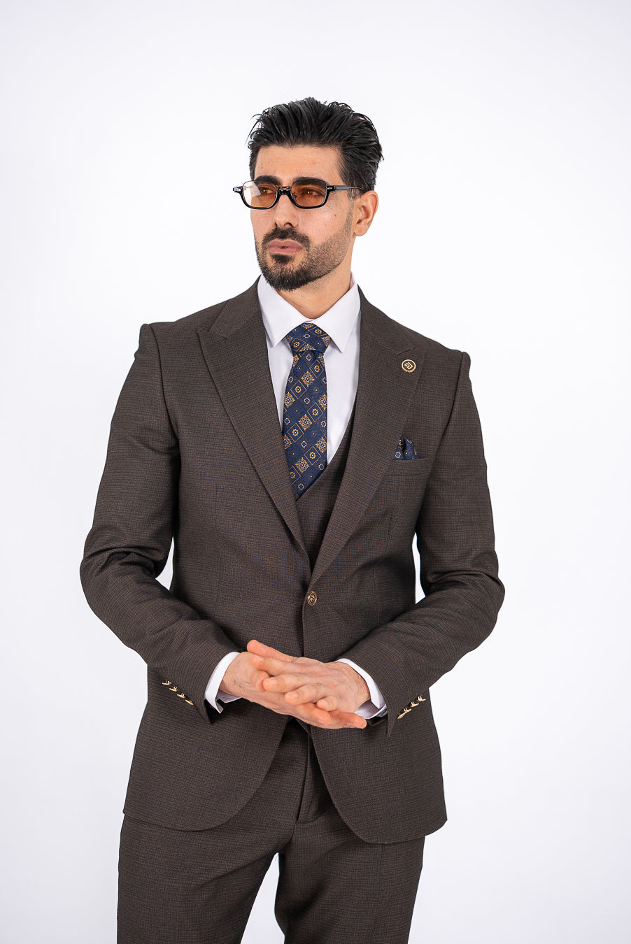 Costum Barbatesc, 3 piese, Sacou, Vesta si Pantalon, Textura Punctata, Maro Cafea PG0022