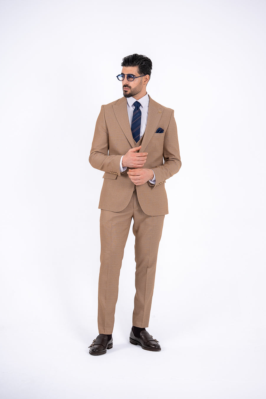 Costum Barbatesc, 3 piese, Sacou, Vesta si Pantalon, Textura Punctata, Caramel PG0023
