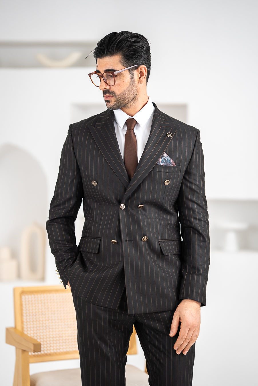 Costum Barbatesc, 2 piese, Sacou si Pantalon, Material Texturat cu Dungi Late, Nasturi Aurii, Negru PG0140