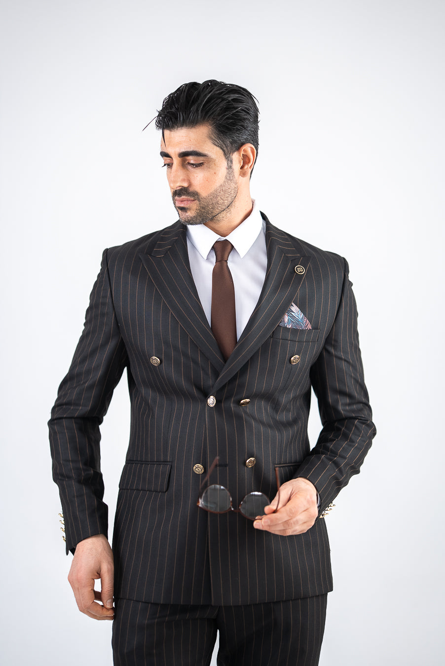 Costum Barbatesc, 2 piese, Sacou si Pantalon, Material Texturat cu Dungi Late, Nasturi Aurii, Negru PG0133