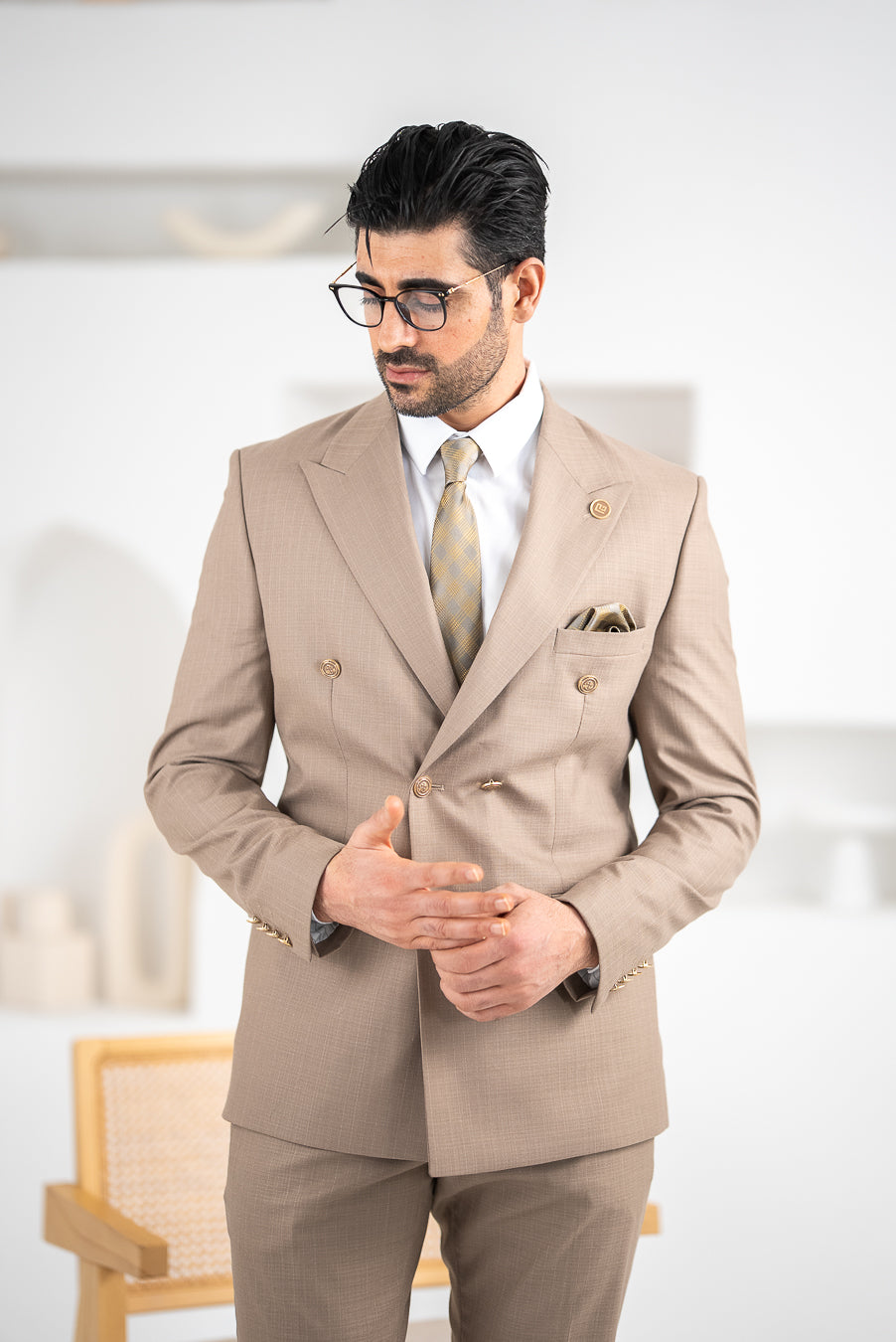 Costum Barbatesc, 2 piese, Sacou si Pantalon, Material Texturat cu Dungi Inguste, Nasturi Aurii, Cappuccino PG0134