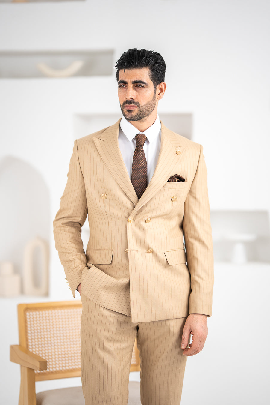 Costum Barbatesc, 2 piese, Sacou si Pantalon, Material Texturat cu Dungi Late, Nasturi Aurii, Bej PG0135