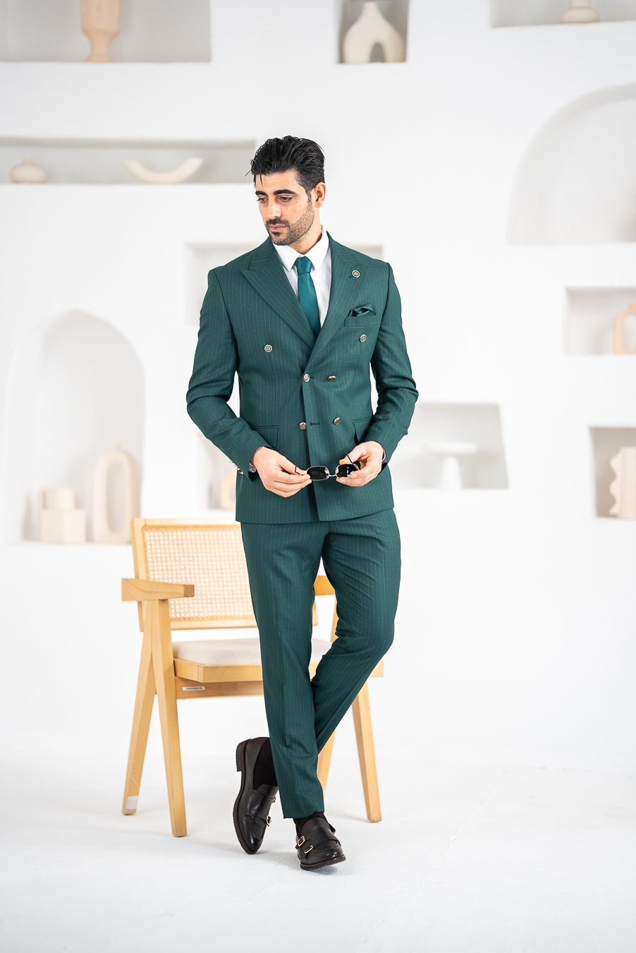 Costum Barbatesc, 2 piese, Sacou si Pantalon, Material Texturat cu Dungi Late, Nasturi Aurii, Verde Petrol PG0136