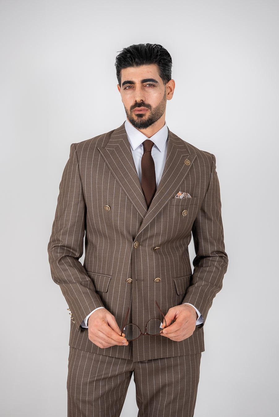 Costum Barbatesc, 2 piese, Sacou si pantalon, Material Texturat, Nasturi Aurii, Maro PG0058