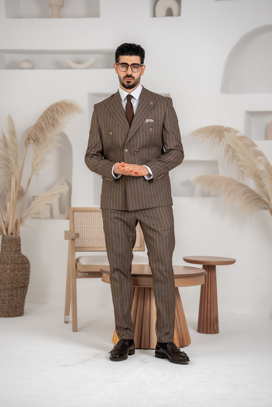 Costum Barbatesc, 2 piese, Sacou si pantalon, Material Texturat, Nasturi Aurii, Maro PG0058