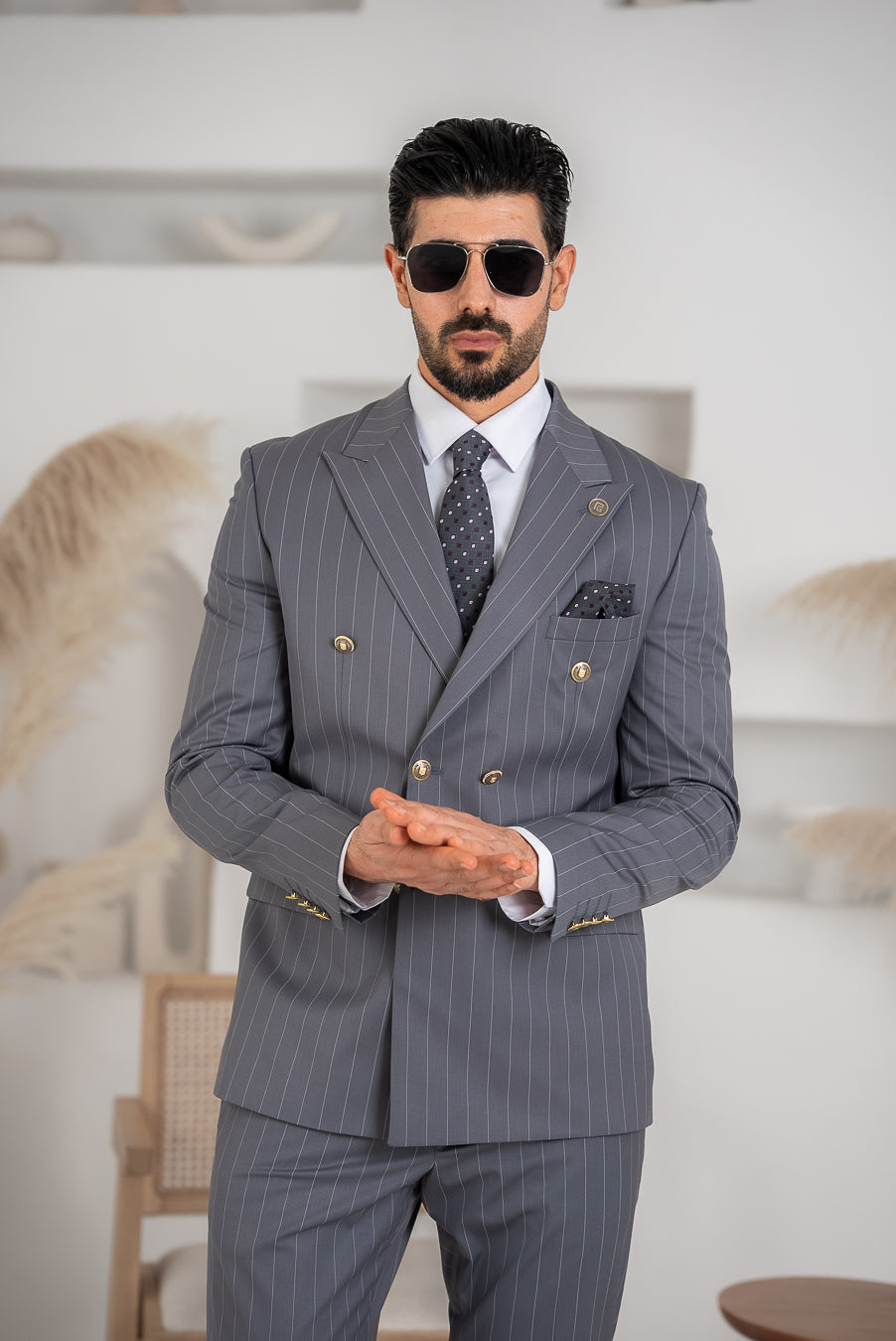 Costum Barbatesc, 2 piese, Sacou si pantalon, Material Fin, Nasturi Aurii, Gri PG0062