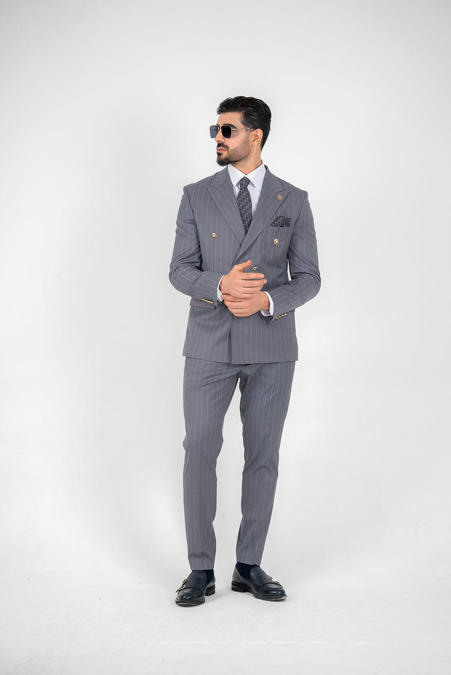 Costum Barbatesc, 2 piese, Sacou si pantalon, Material Fin, Nasturi Aurii, Gri PG0062