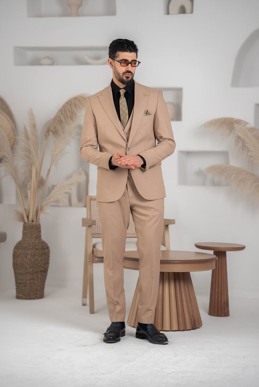 Costum Barbatesc, 3 piese, Sacou si Vesta si Pantalon, Material Texturat, Nasturi din Plastic, Bej Inchis PG0085