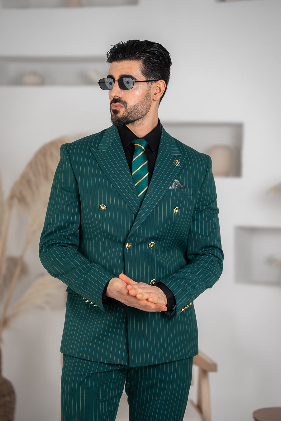 Costum Barbatesc, 2 piese, Sacou si pantalon, Material Fin, Nasturi Aurii, Verde PG0071