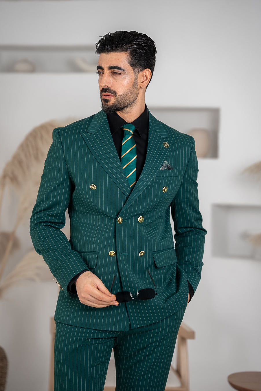 Costum Barbatesc, 2 piese, Sacou si pantalon, Material Fin, Nasturi Aurii, Verde PG0071