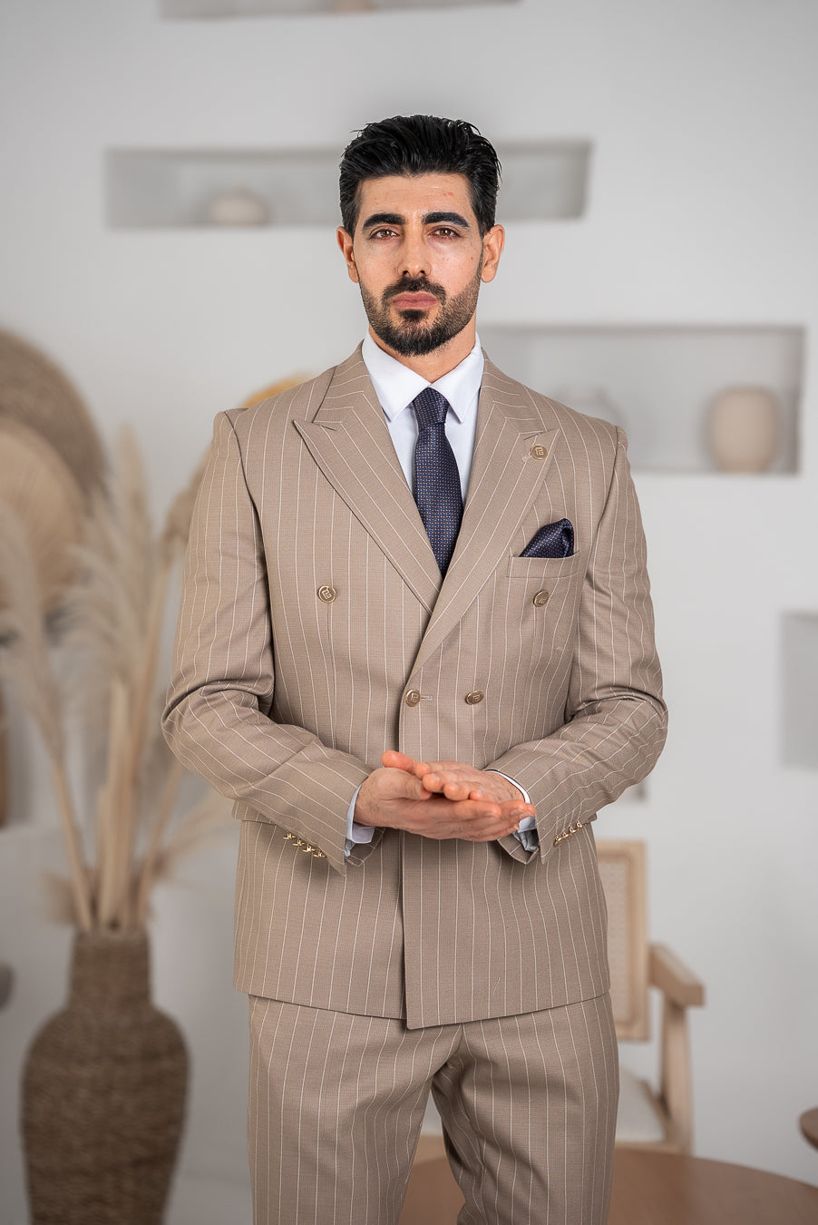Costum Barbatesc, 2 piese, Sacou si pantalon, Material Texturat, Nasturi Aurii, Bej Inchis PG0073