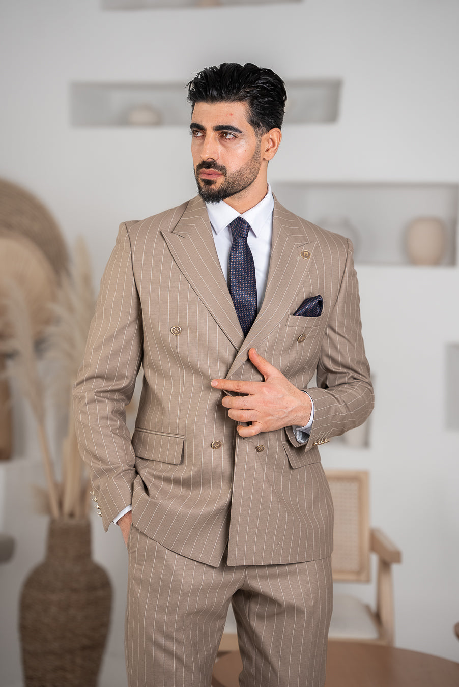 Costum Barbatesc, 2 piese, Sacou si pantalon, Material Texturat, Nasturi Aurii, Bej Inchis PG0073