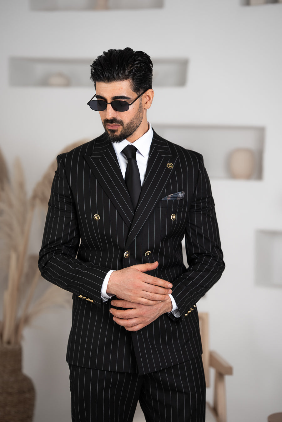 Costum Barbatesc, 2 piese, Sacou si pantalon, Material Fin, Nasturi Aurii, Negru, marimi mari PG0078