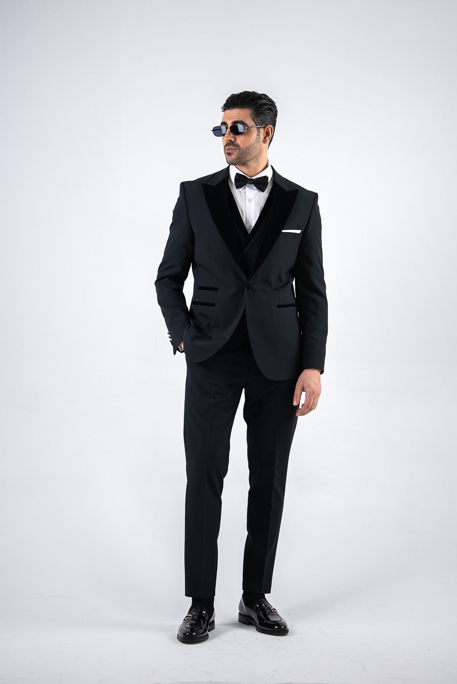 Costum elegant de ceromonie, 4 piese, sacou,vesta si pantalon, cu detalii de catifea PG0087