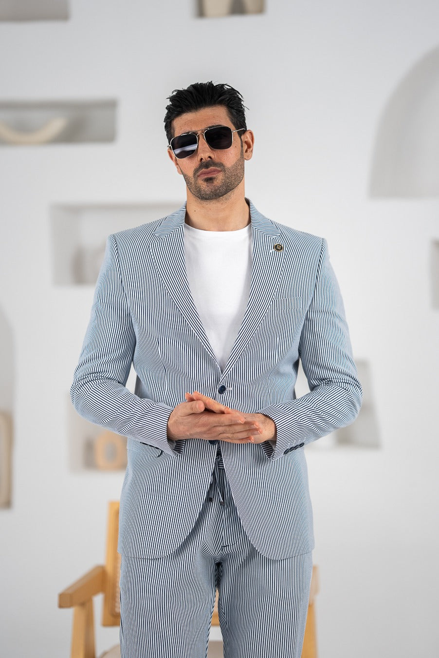 Costum barbatesc de vara, 2 piese sacou si pantalon , nuanta bluemarin cu dungi verticale, PG0097