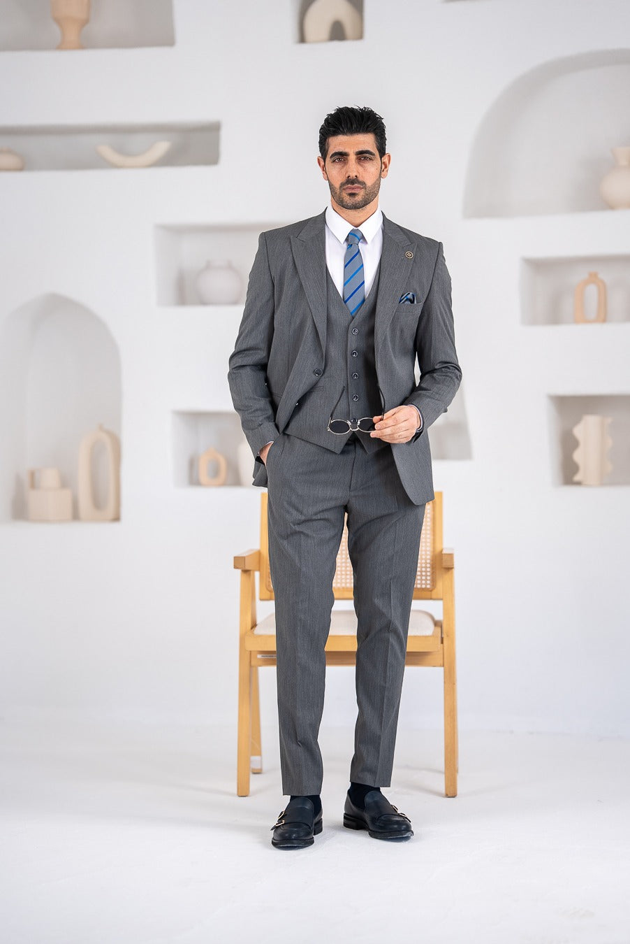 Costum Barbatesc, 3 piese, Sacou, Vesta si Pantalon,culoarea gri antracit,PG0143