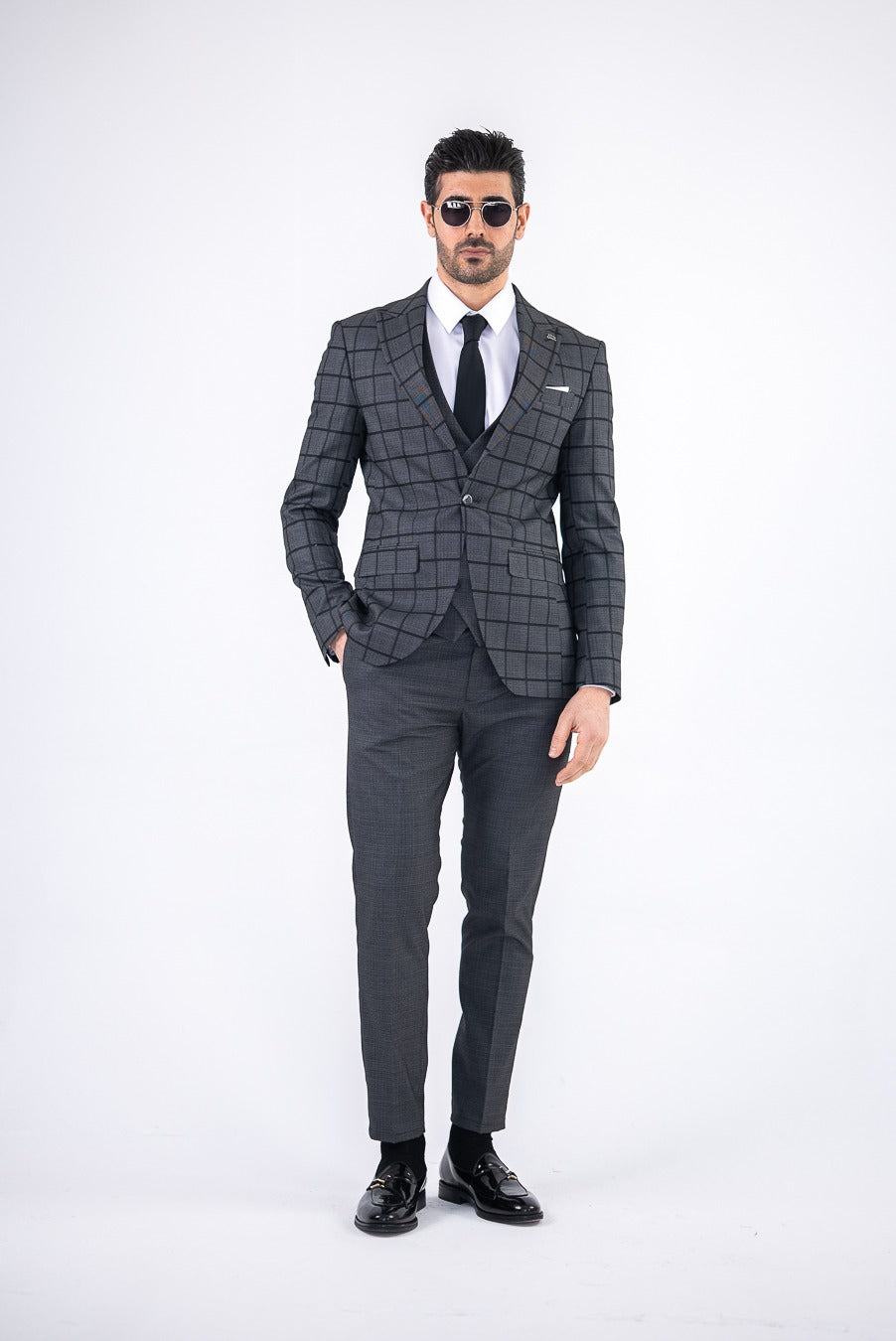 Costum Barbatesc, 3 piese, Sacou, Vesta si Pantalon,culoarea gri grafit in carouri,PG0148