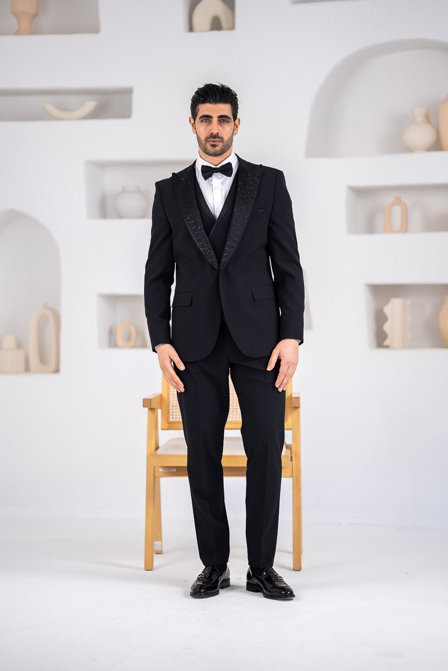 Costum elegant de ceromonie, 4 piese, sacou,vesta,papion si pantalon,detalii cu pietre,PG0159