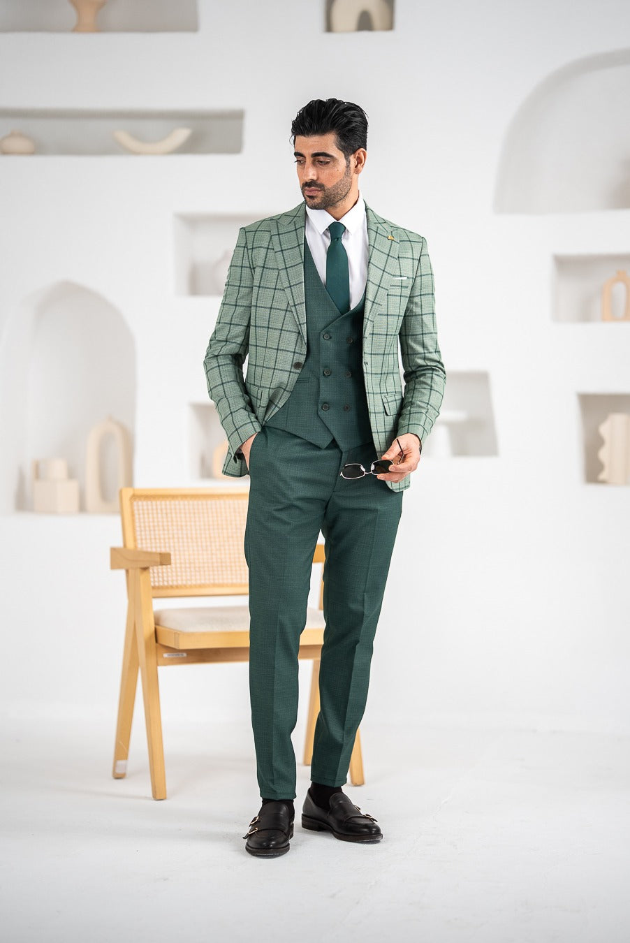 Costum Barbatesc, 3 piese, Sacou si Vesta si Pantalon,culoarea verde menta cu imprimeu de carouri,PG0202