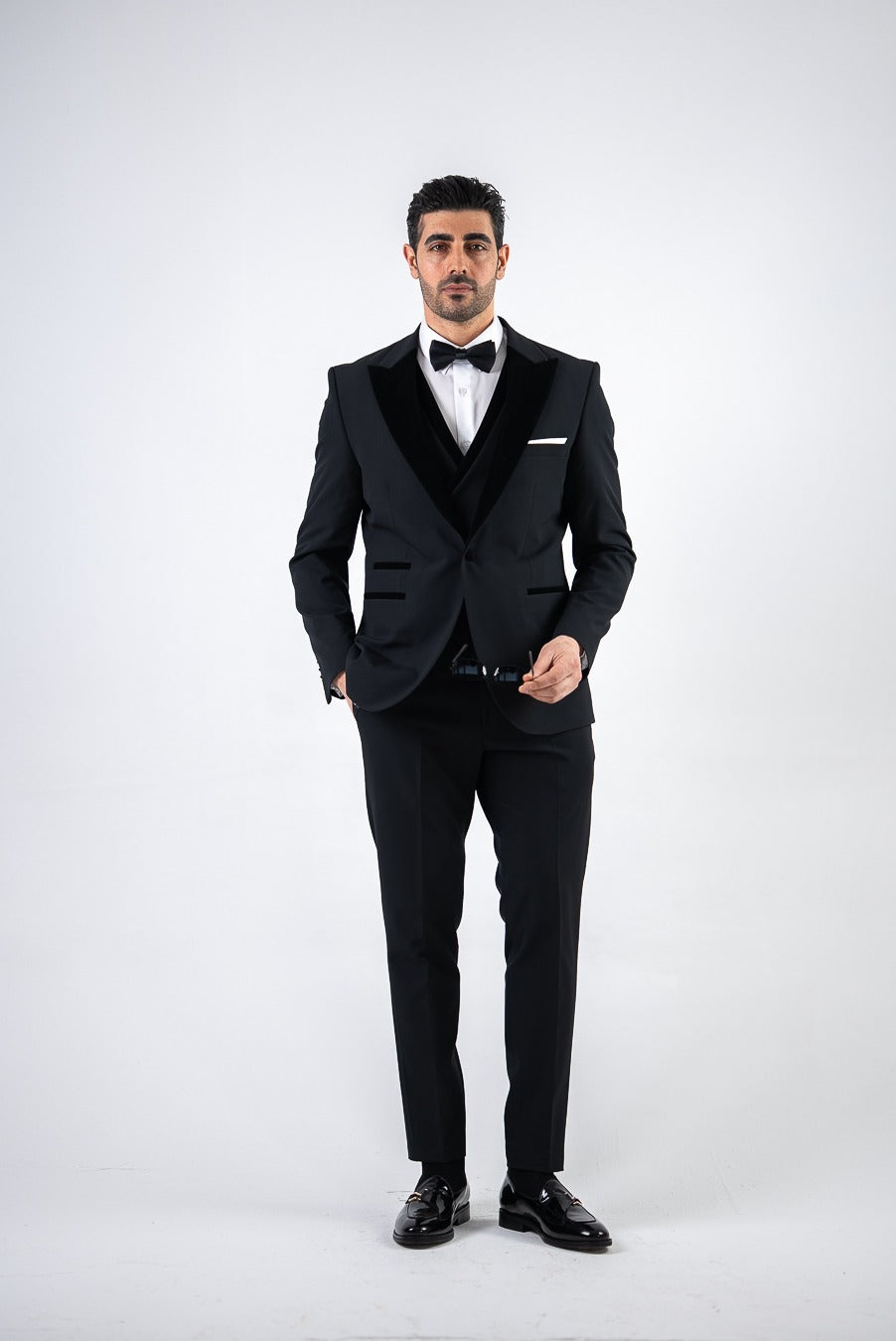 Costum elegant de ceromonie, 4 piese, sacou,vesta si pantalon, cu detalii de catifea PG0087