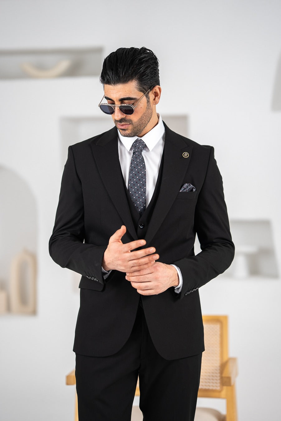 Costum Barbatesc, 3 piese, Sacou si Vesta si Pantalon, Material Texturat, Nasturi din Plastic, Negru PG0088