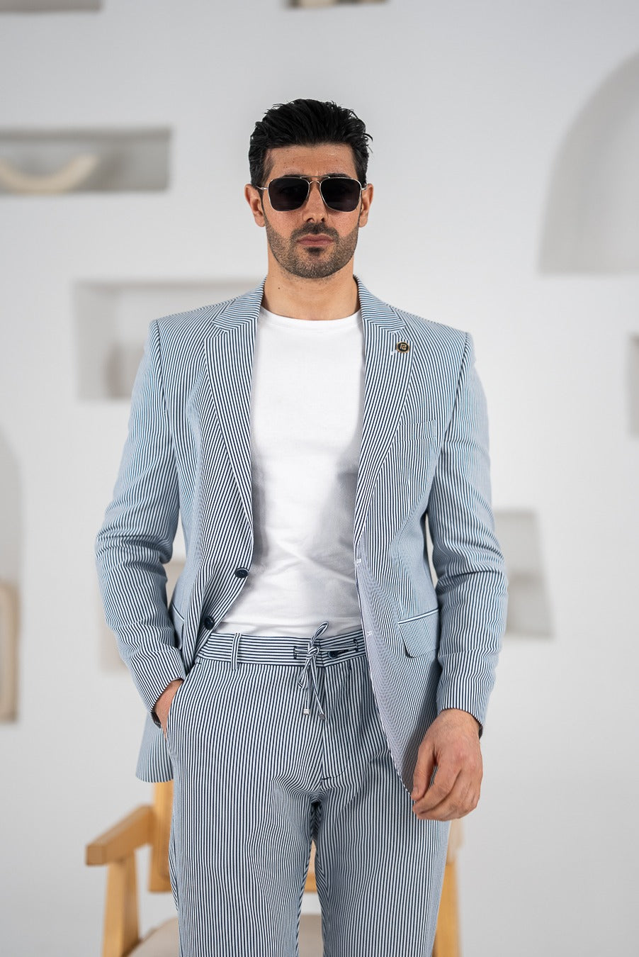 Costum barbatesc de vara, 2 piese sacou si pantalon , nuanta bluemarin cu dungi verticale, PG0097