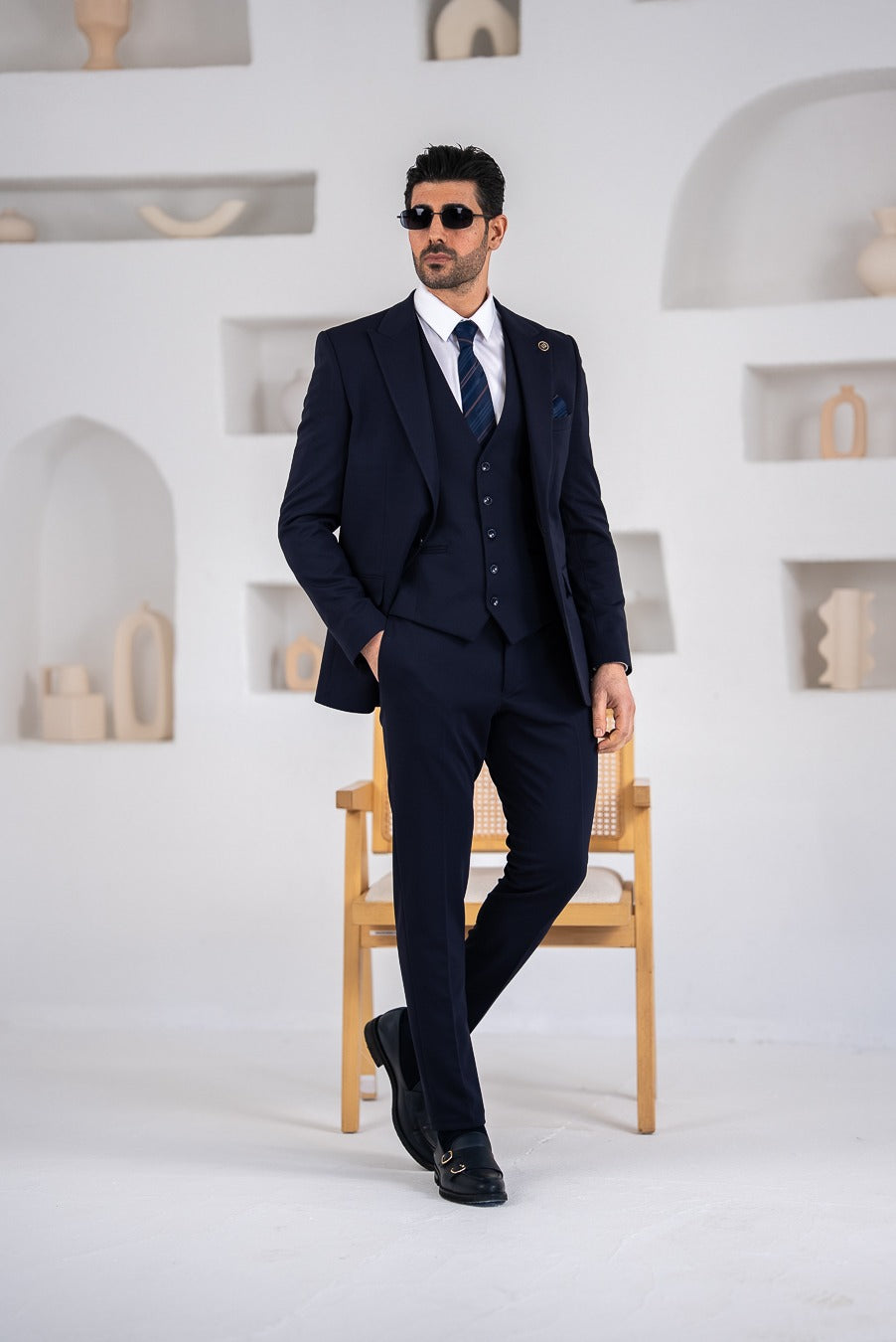 Costum Barbatesc, 3 piese, Sacou, Vesta si Pantalon,material fin,nuanta bleumarin inchis,PG0141