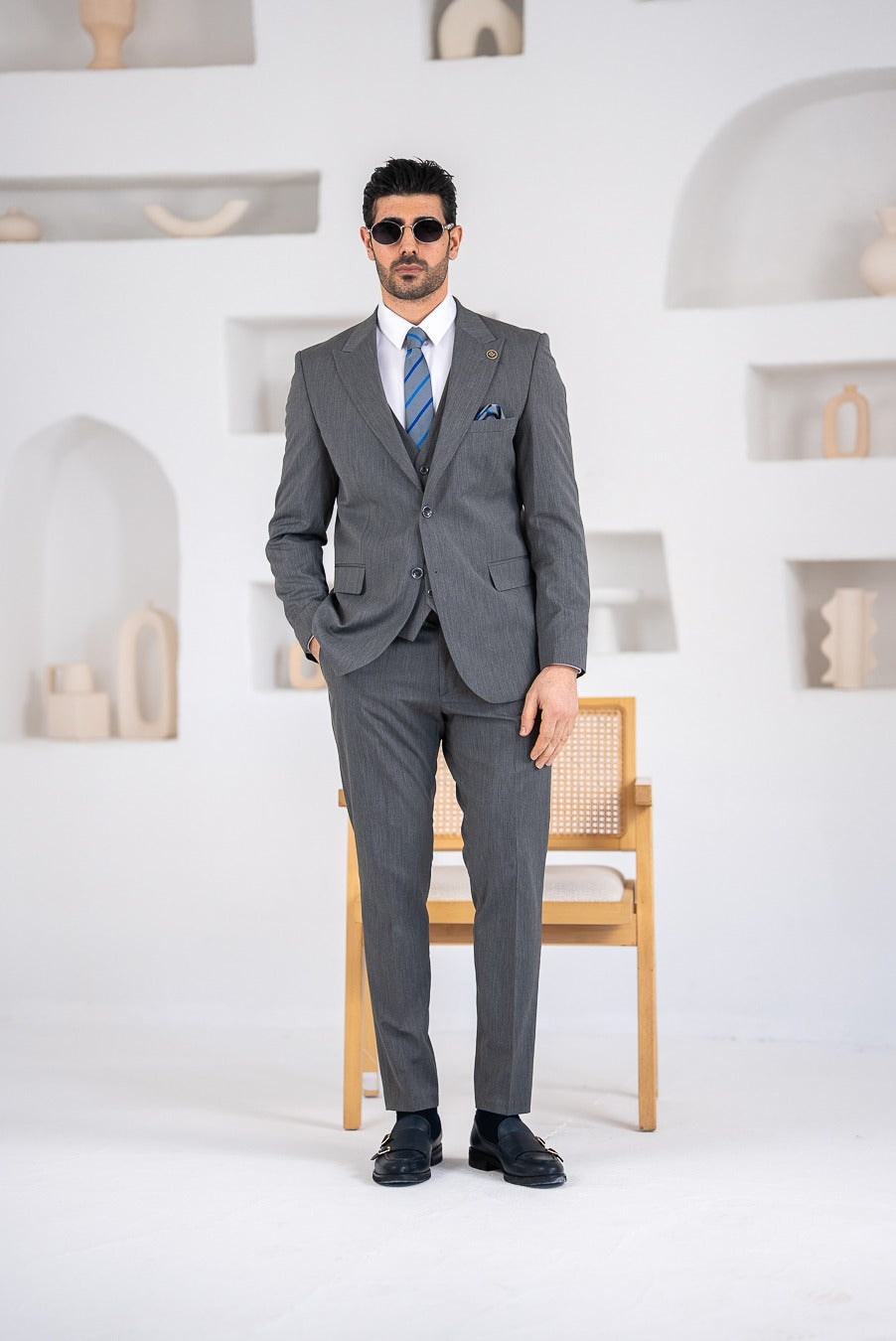 Costum Barbatesc, 3 piese, Sacou, Vesta si Pantalon,culoarea gri antracit,PG0143