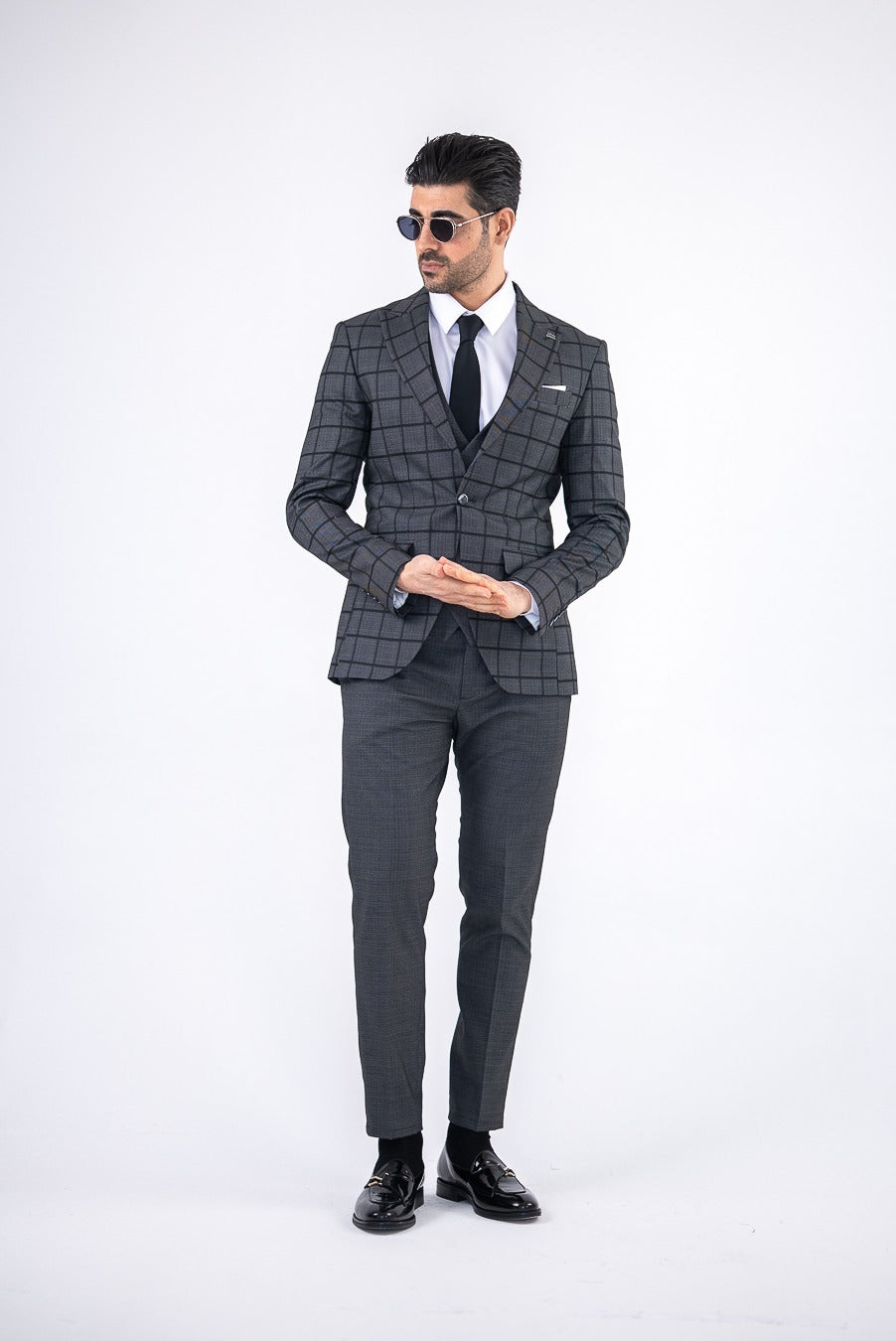 Costum Barbatesc, 3 piese, Sacou, Vesta si Pantalon,culoarea gri grafit in carouri,PG0148