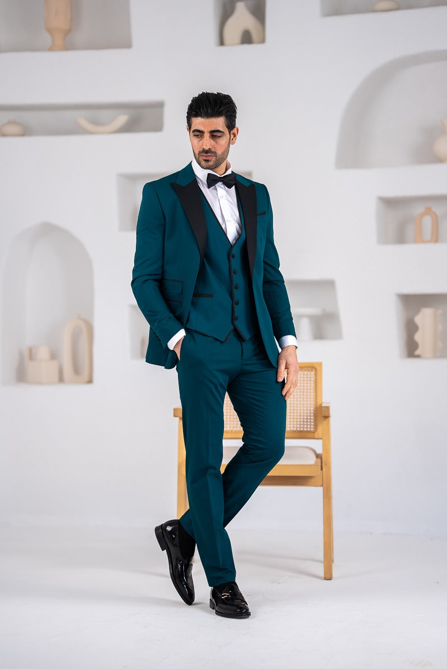 Costum elegant de ceromonie, 3 piese, sacou,vesta,  si pantalon,nuanta verde smarald cu guler satinat,PG0154