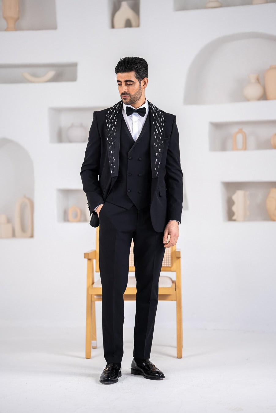 Costum elegant de ceromonie, 4 piese, sacou,vesta,papion si pantalon,detalii cu pietre,PG0157