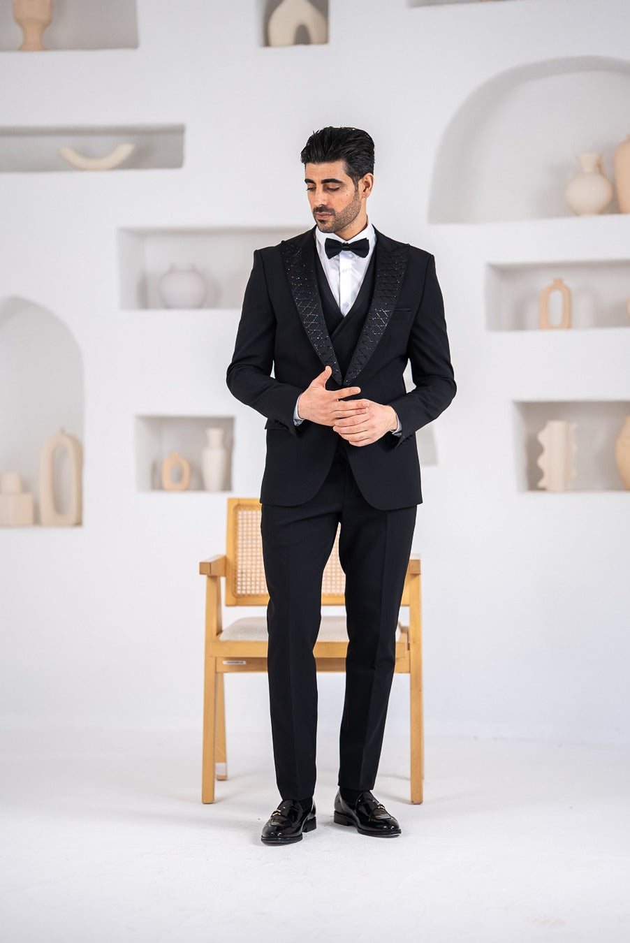 Costum elegant de ceromonie, 4 piese, sacou,vesta,papion si pantalon,detalii cu pietre,PG0159