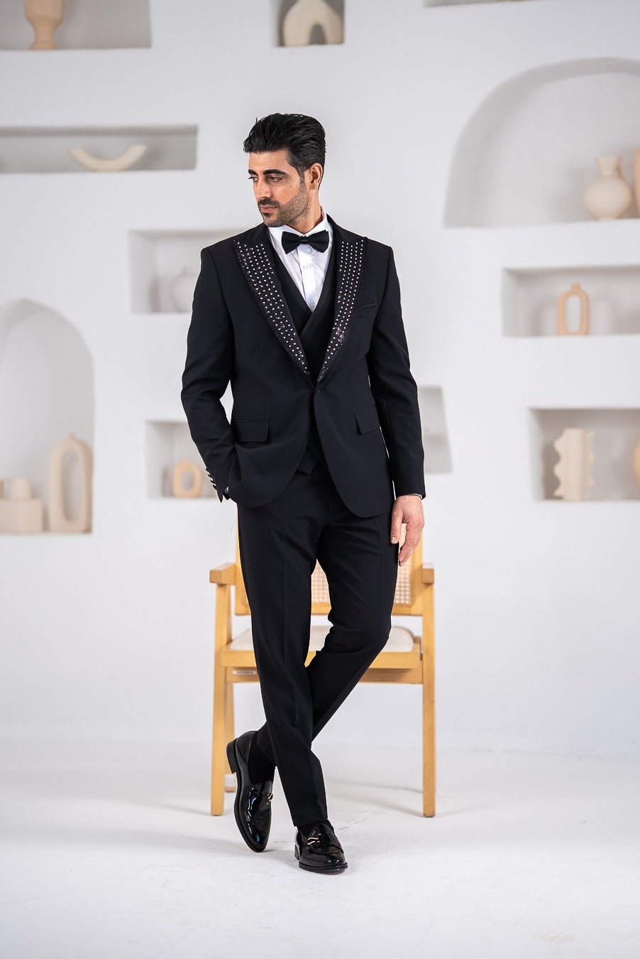 Costum elegant de ceromonie, 4 piese, sacou,vesta,papion si pantalon,detalii cu pietre,PG0160
