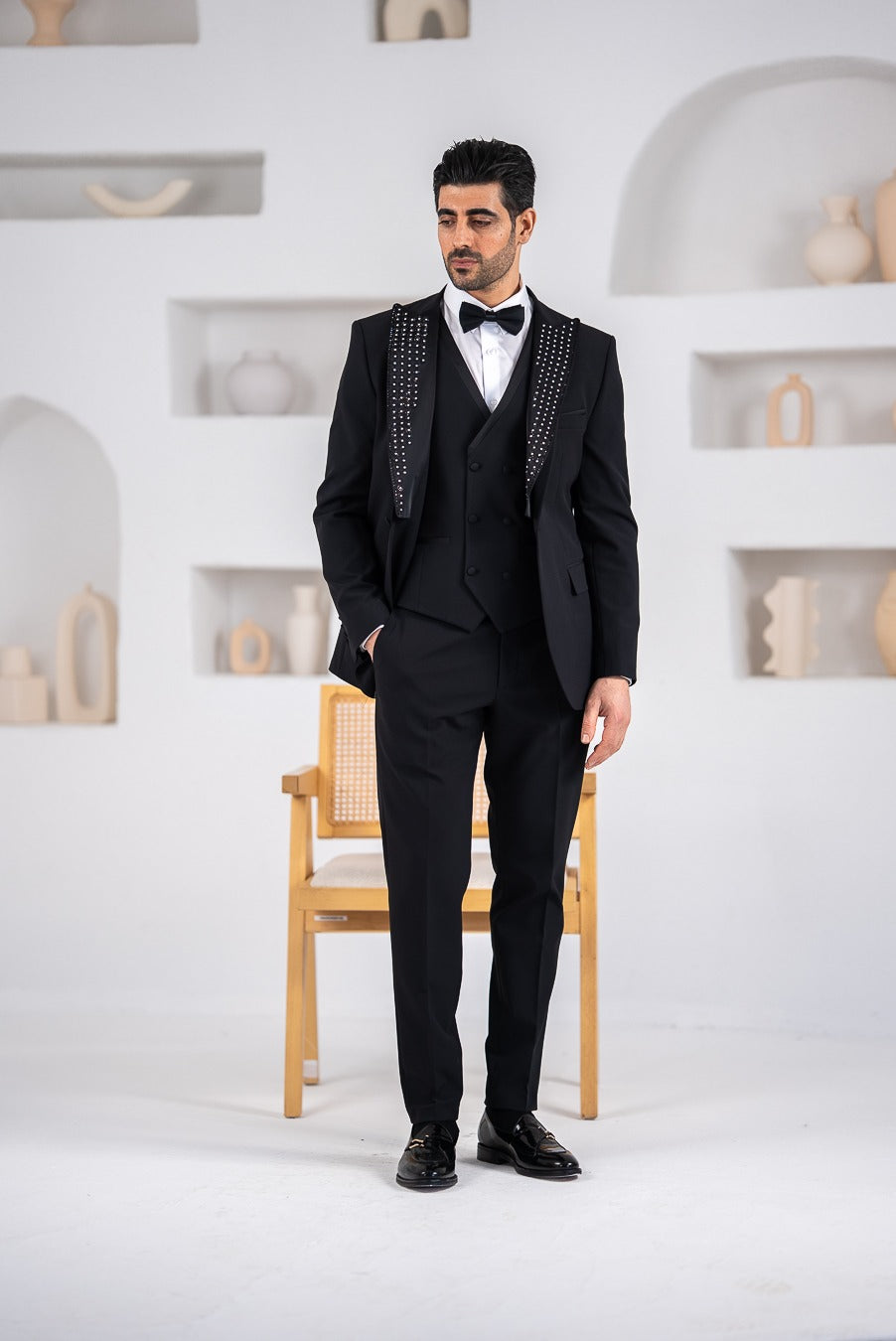 Costum elegant de ceromonie, 4 piese, sacou,vesta,papion si pantalon,detalii cu pietre,PG0160