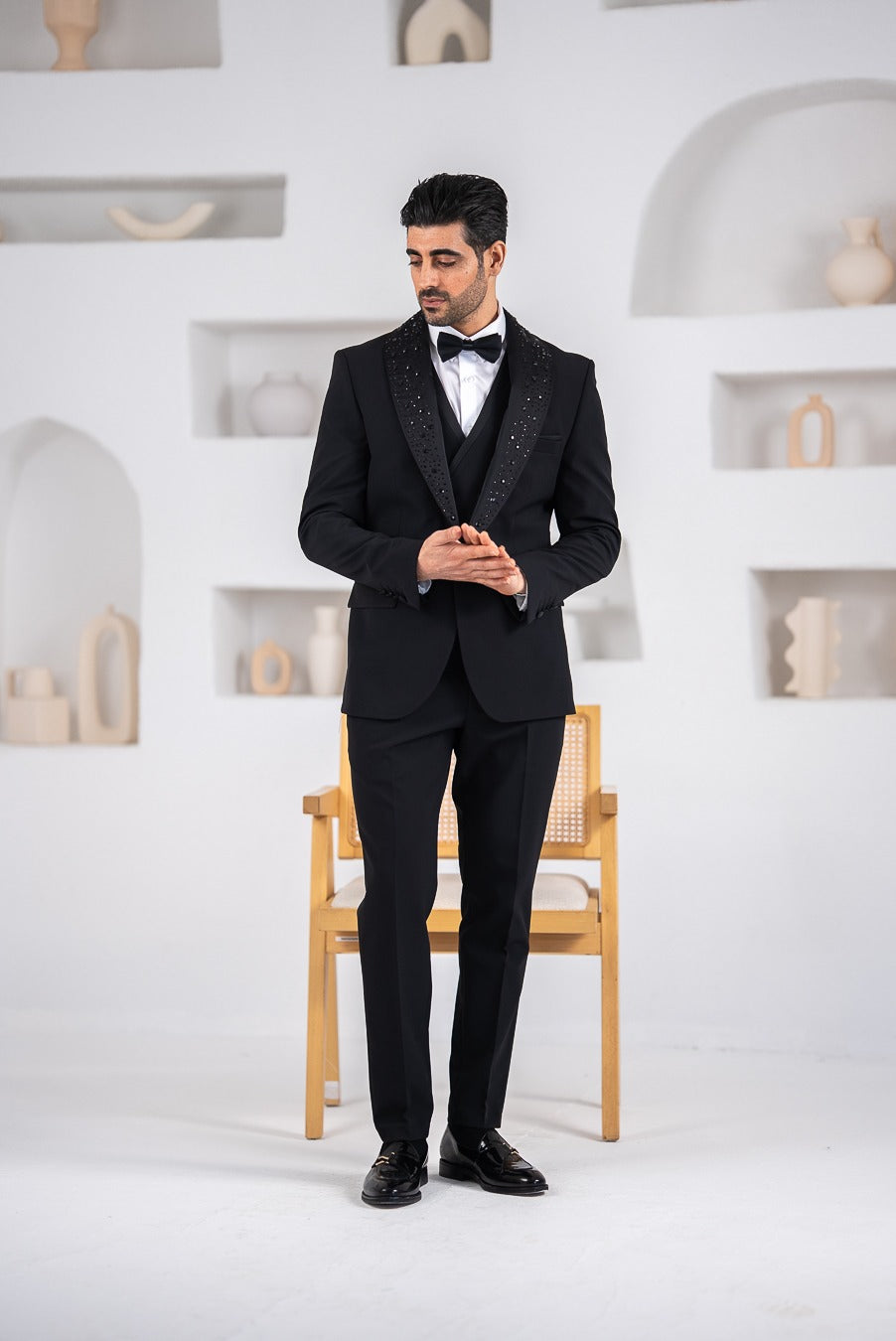 Costum elegant de ceromonie, 4 piese, sacou,vesta,papion si pantalon,detalii cu pietre,PG0161