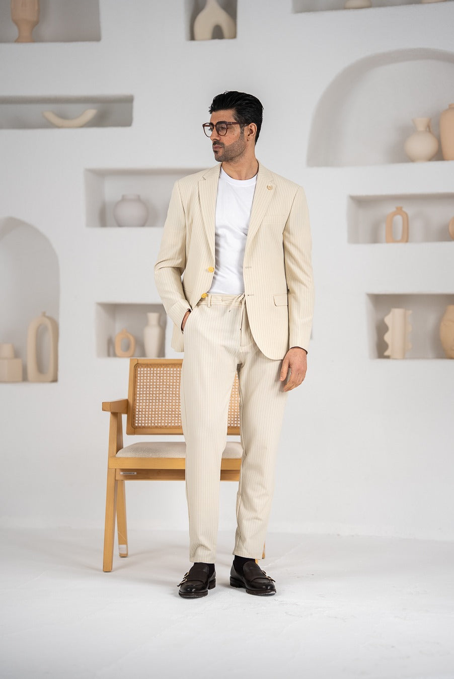 Costum barbatesc de vara, 2 piese, pantalon si sacou, culoarea bej cald cu dungi fine, PG0166