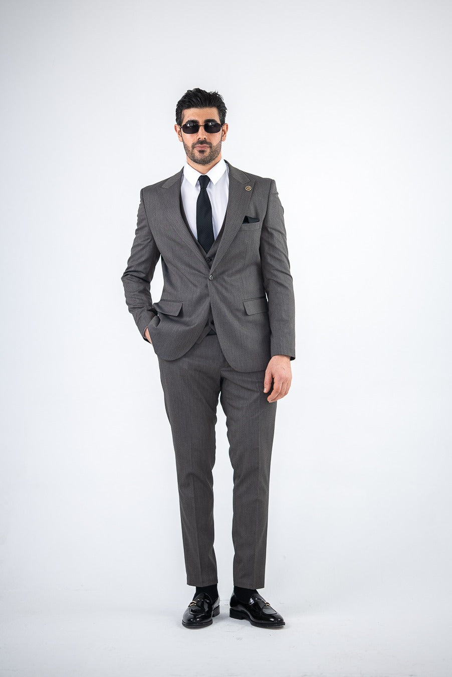 Costum Barbatesc, 3 piese, Sacou si Vesta si Pantalon,culoarea gri inchis, PG0192