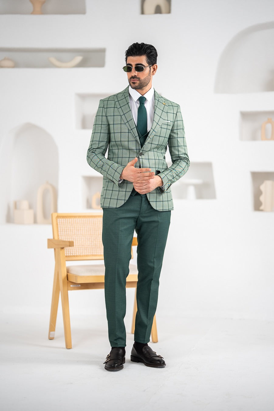 Costum Barbatesc, 3 piese, Sacou si Vesta si Pantalon,culoarea verde menta cu imprimeu de carouri,PG0202