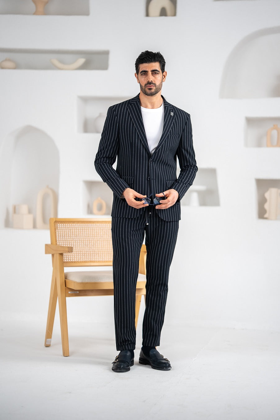 Costum barbatesc de vara, 2 piese, pantalon si sacou, culoarea bluemarin cu dungi albe,PG0203